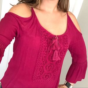 ⭐️2 for $15⭐️ Cold shoulder blouse